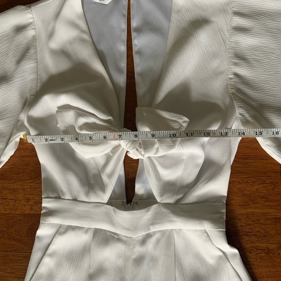 bebe White Tie Front Wide Leg Jumpsuit | Deep V Flowy Sleeve Full Length Size 00 - Picture 12 of 15